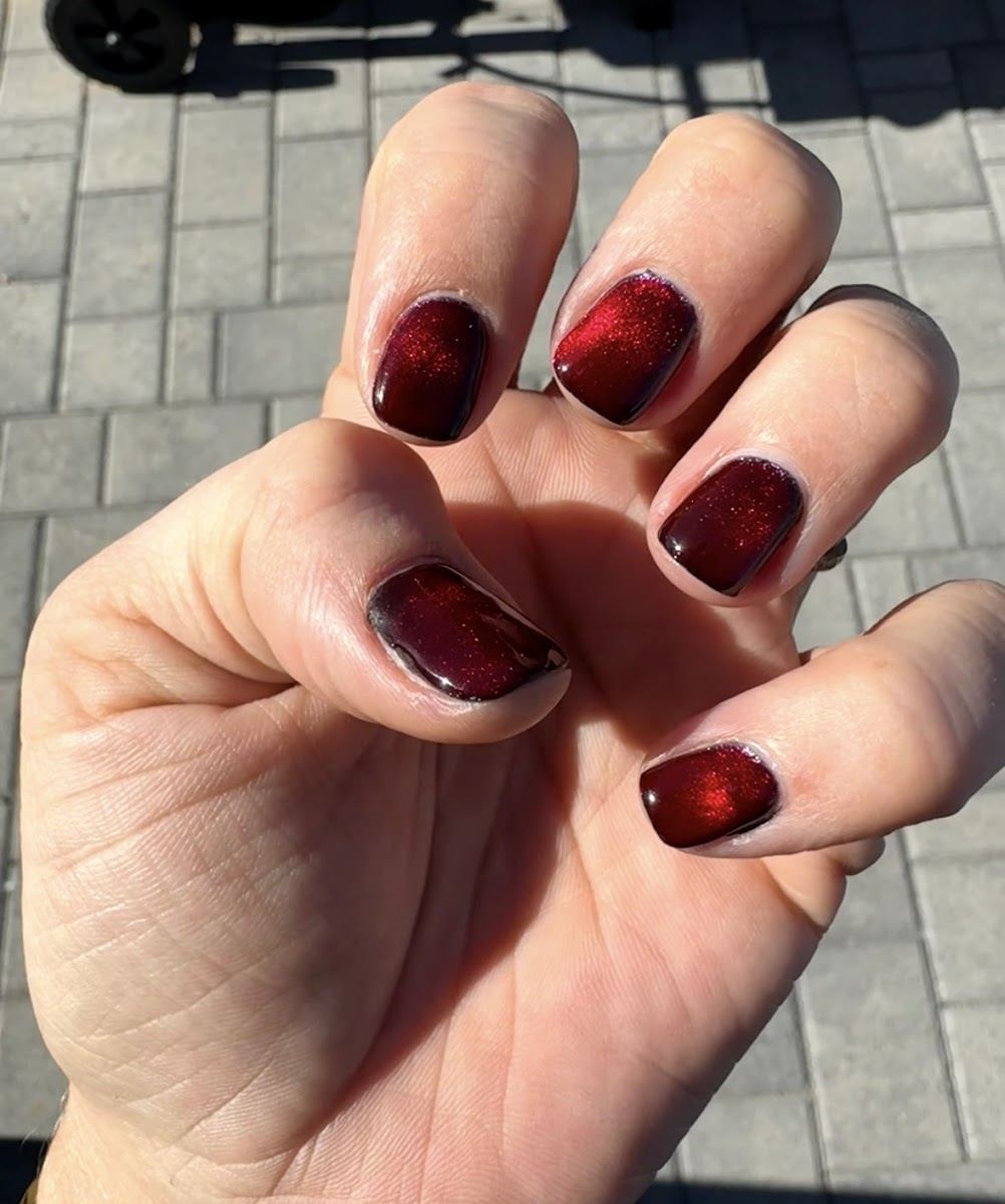Deep red cat eye gel nails