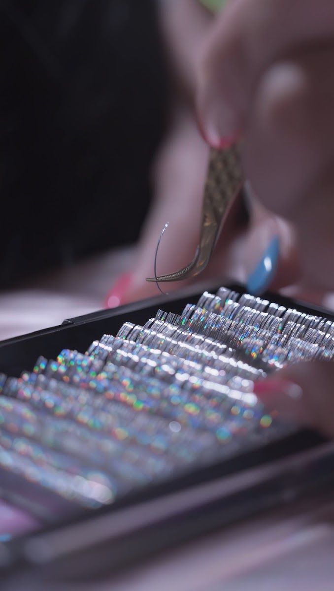 A tray of holographic tinsel lashes