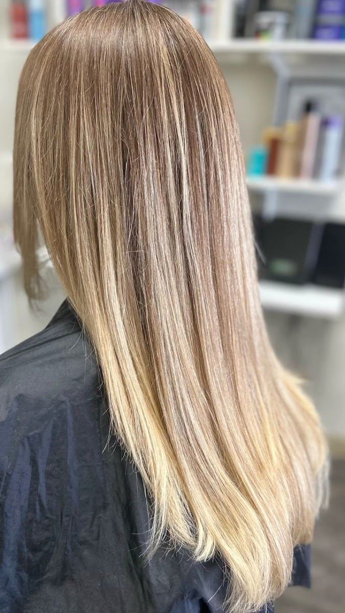 Long honey blonde balayage, straight and glossy