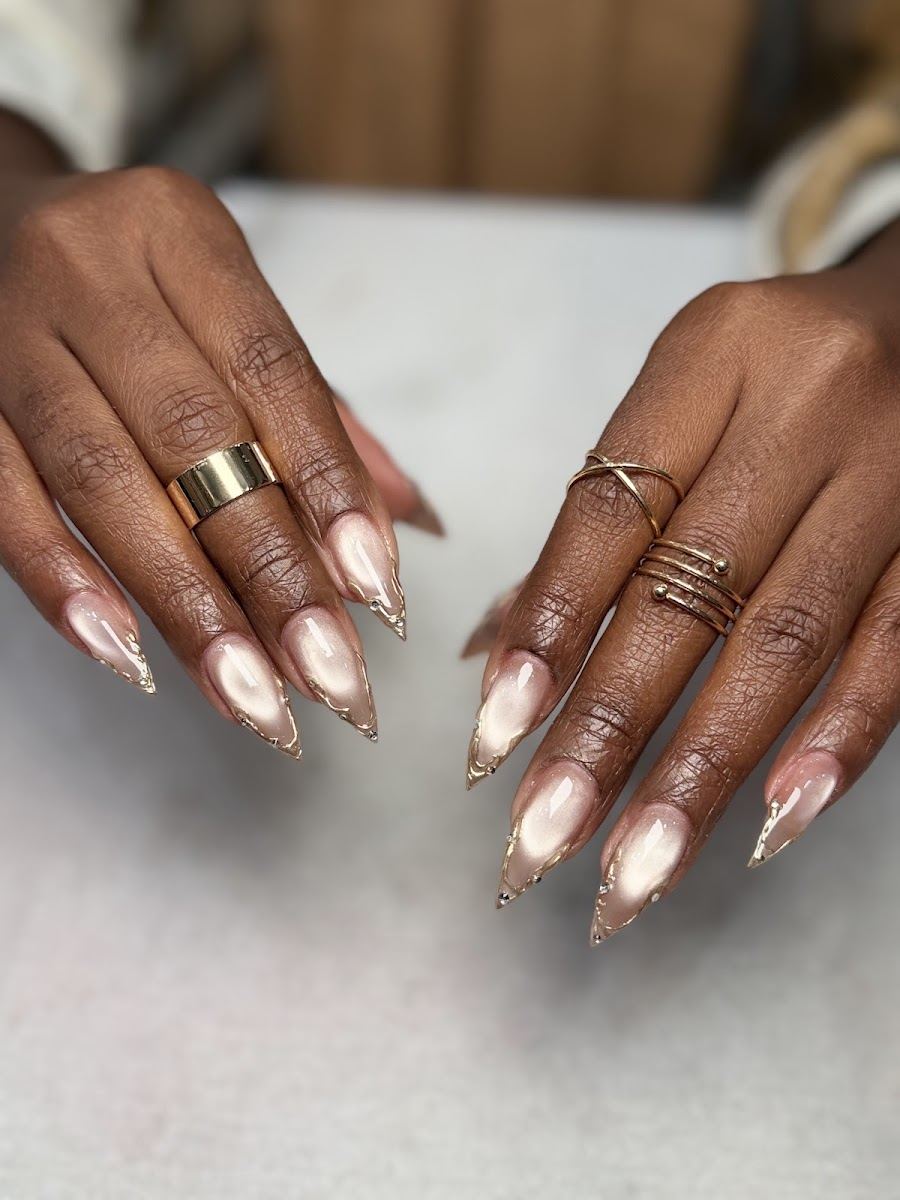 Chrome pointed nails on both hands with gold rings