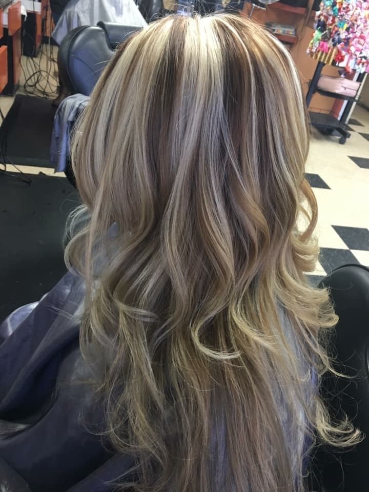 Soft blonde highlights in loose waves