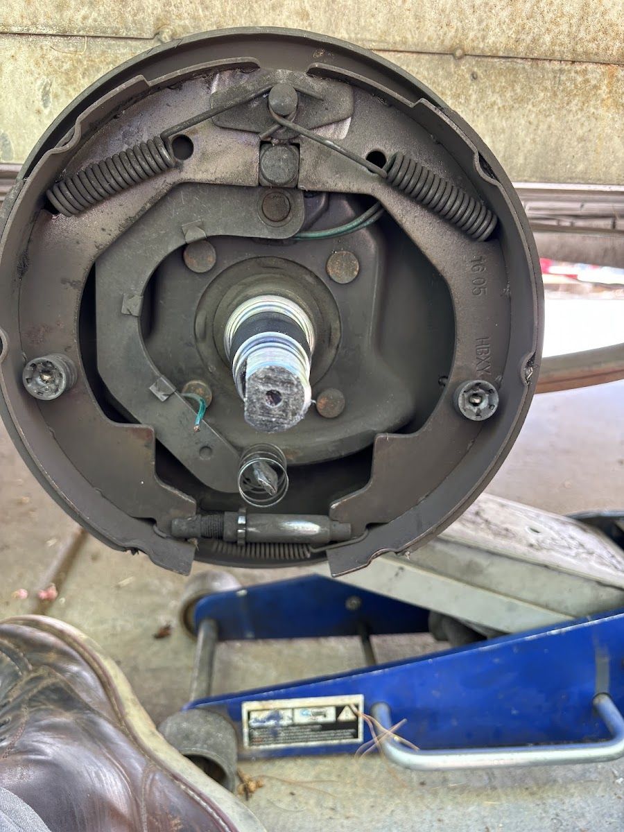Drum brake assembly with springs and shoes exposed