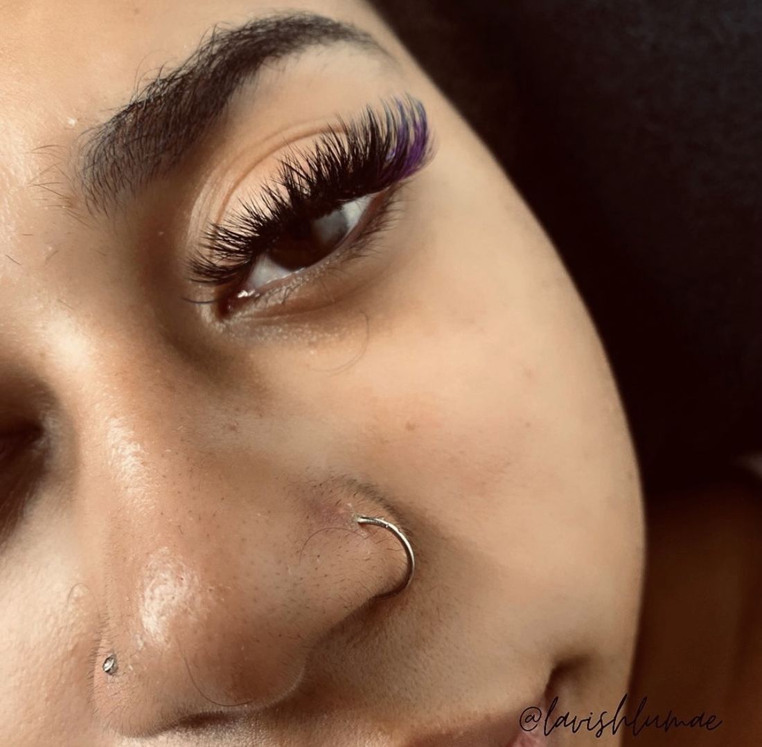 Lash set with violet tips in profile