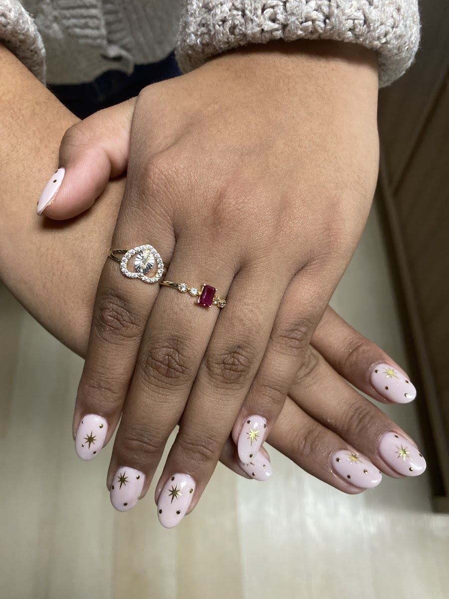 Soft pink nails with tiny gold star details