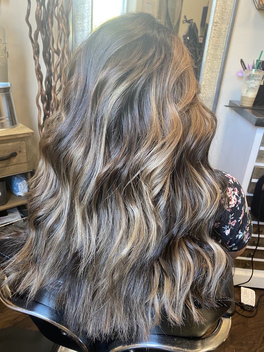Smoky ash blonde highlights on long waves