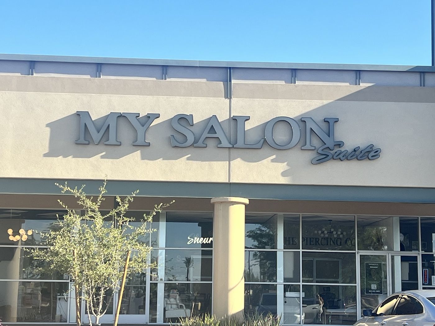 My Salon Suites building on W Frye Rd in Chandler, home of LUXurious Salon