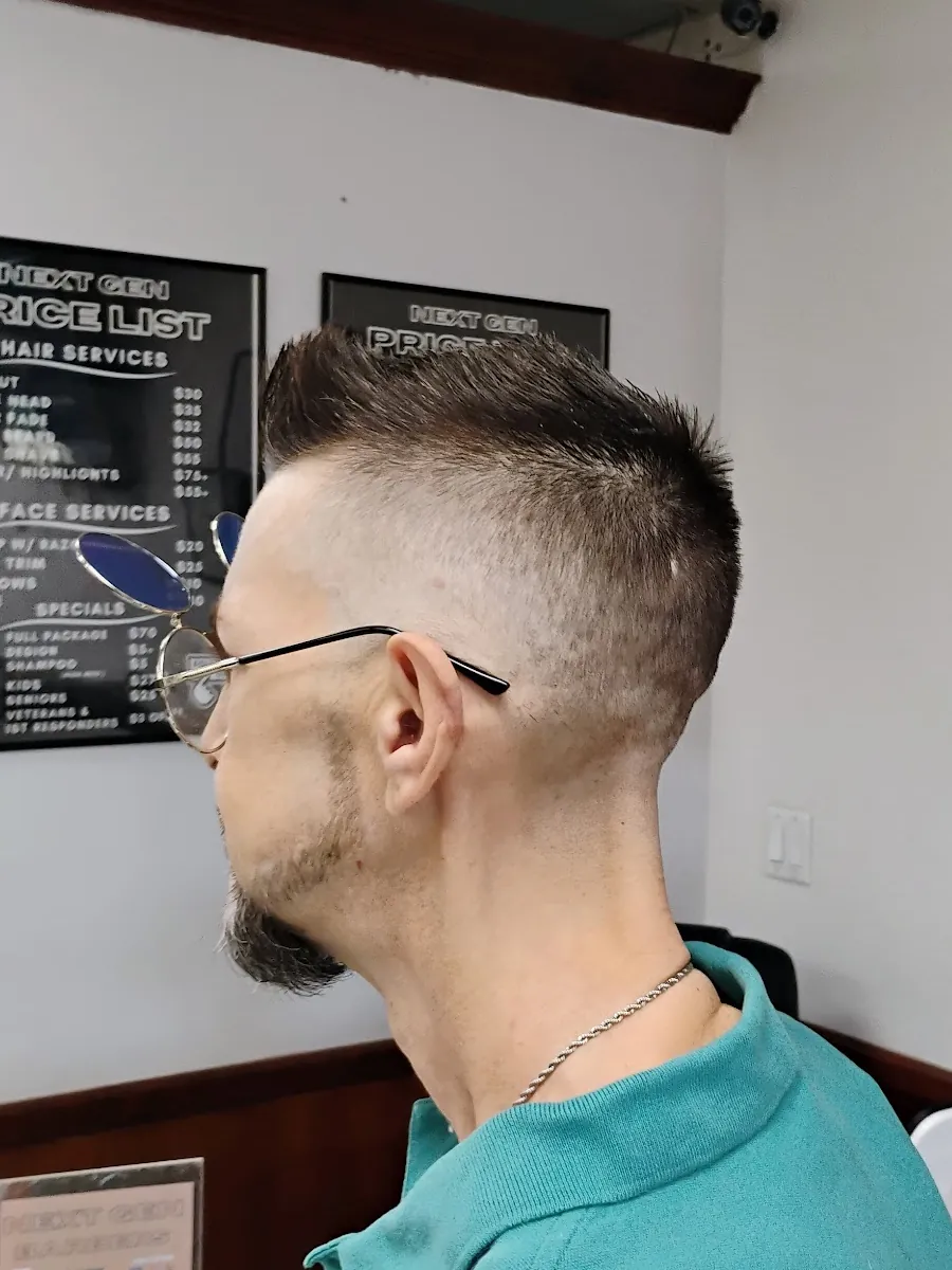 A client in glasses with a short taper, seen from the side at the station