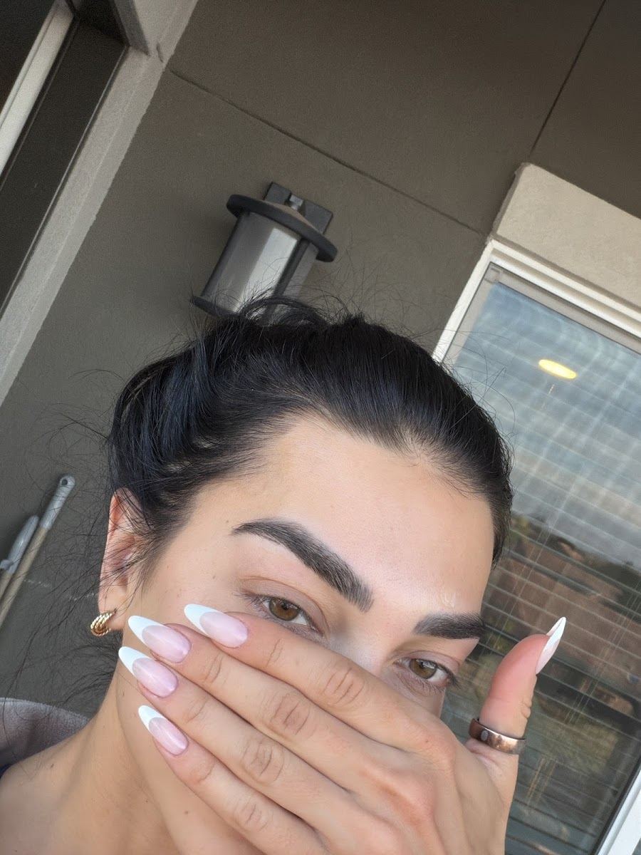Client showing defined, arched eyebrows after threading