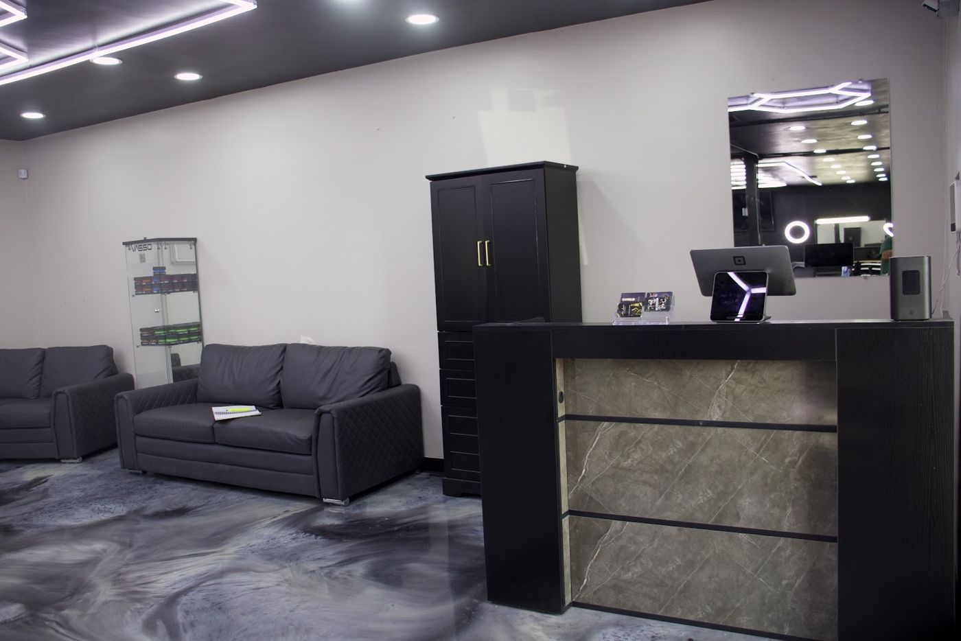 Waiting lounge with leather sofas and the front desk