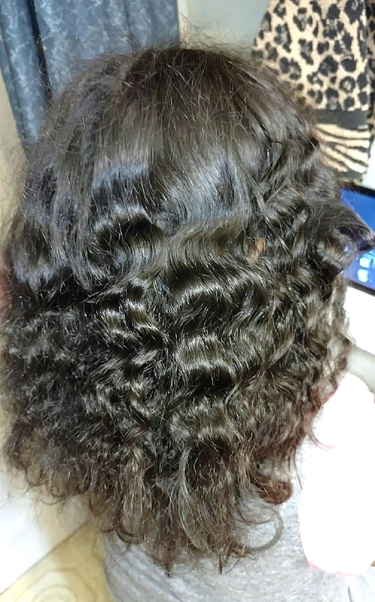 Shoulder-length hair set in deep, defined waves