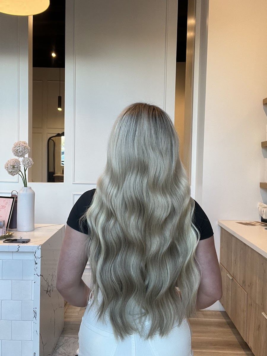 Long blonde balayage with soft waves